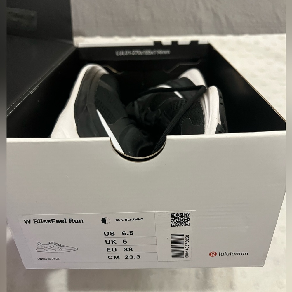 Lululemon Blissfeel Running Shoes | Black/White - size 6.5